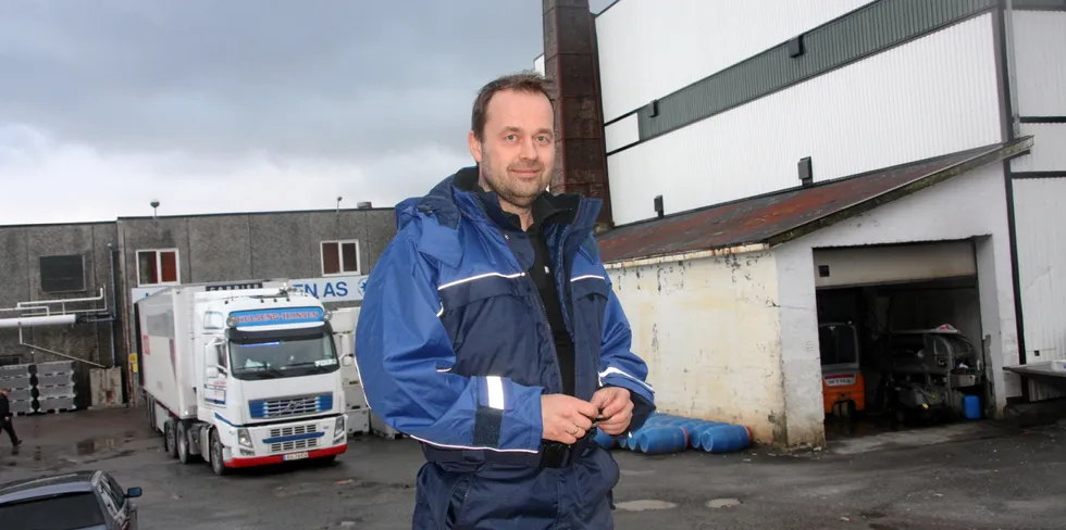 Daglig leder i Stamsund fiskemottak, Arne-Johan Larsen, opplevde i starten av mars at mottaket ble stengt på dagen etter inspeksjon av Mattilsynet. Han er kritisk til måten tilsynet ble utført på.