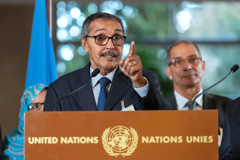 Khatri Addouh, leder av Sahrawi-delegasjonen og Frente Polisario, snakker på en pressekonferanse etter et møte om Vest-Sahara i FN i desember.