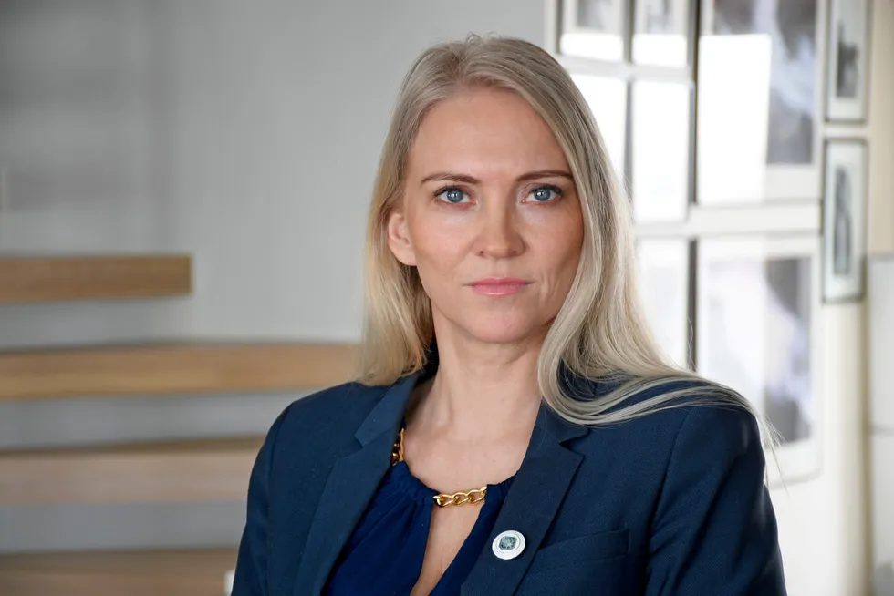 Leder av sykepleierforbundet, Lill Sverresdatter Larsen sier at hennes medlemmer er veldig slitne av koronapandemien.