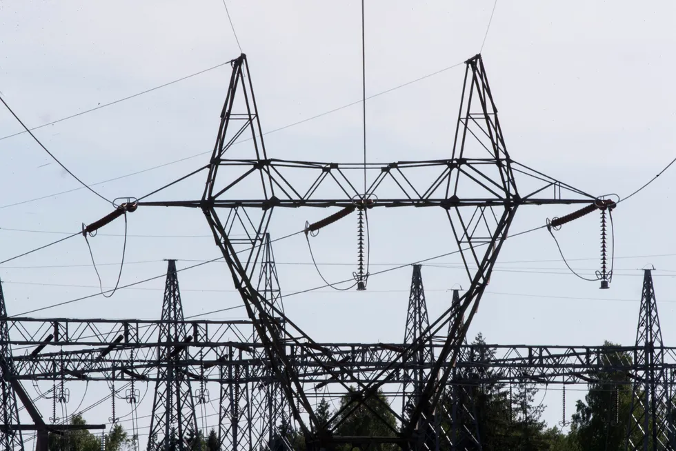 At Fjordkraft truer staten med søksmål for å omsette strømavtalene fremstår som oppsiktsvekkende dårlig dømmekraft, skriver artikkelforfatteren.