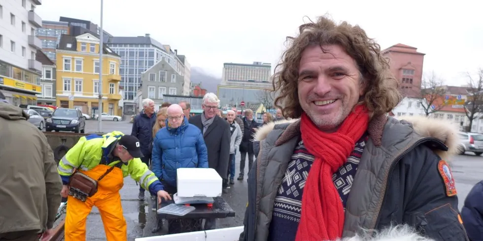 Pusheren: Roger Iversen driver Nøsteboden på Sukkerhusbryggen,i Bergen. Han har jobbet i fem år for å få kaisalg av fisk i Bergen. Foto: Ole Erik Klokeide