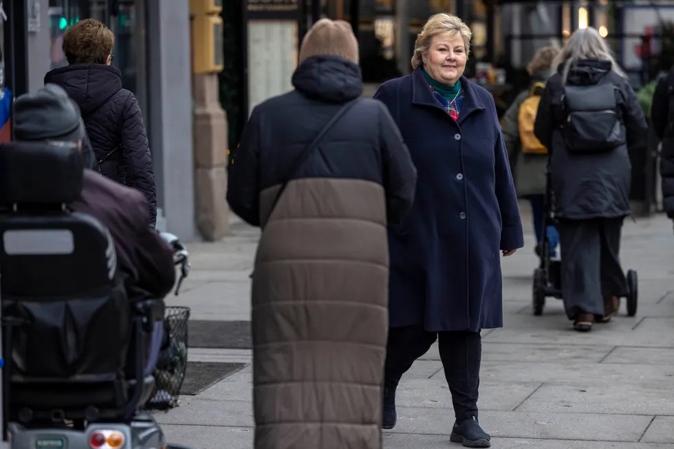 Erna Solberg feiret som tidligere julaften med pinnekjøtt hjemme i Bergen. Hun er usikker på om det blir mer grilling om hennes egen aksjesak neste år.