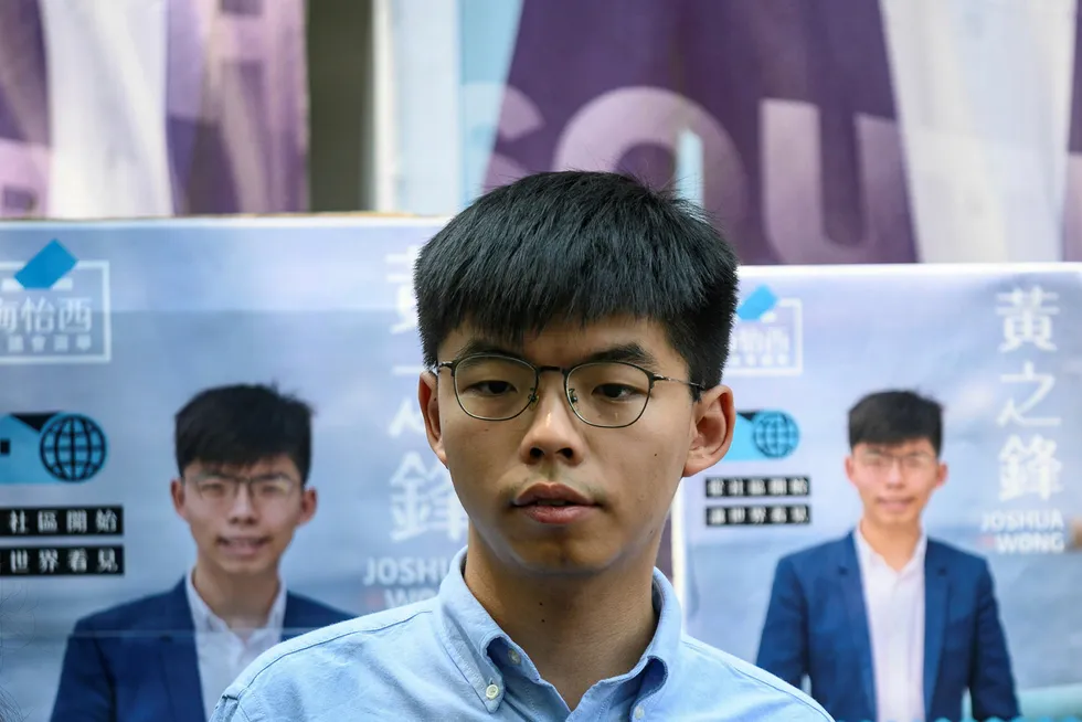 Demokratiforkjemperen Joshua Wong nektes å stille til valg i Hongkong.
