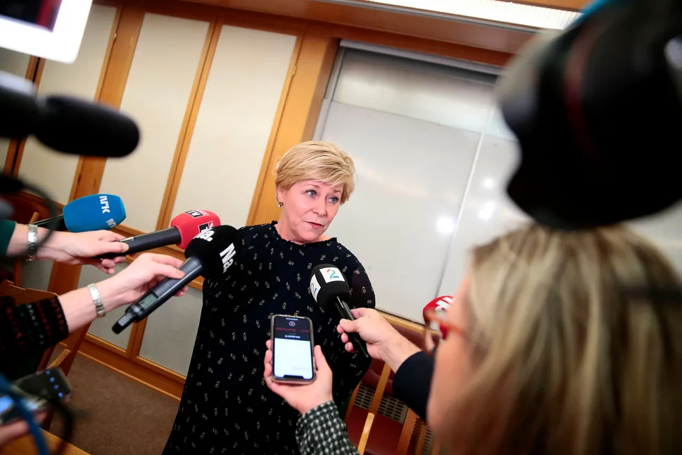 Partileder og finansminister Siv Jensen varslet etter gruppemøtet til Frp i Stortinget onsdag at hun vil stille tøffe krav til Erna Solberg.
