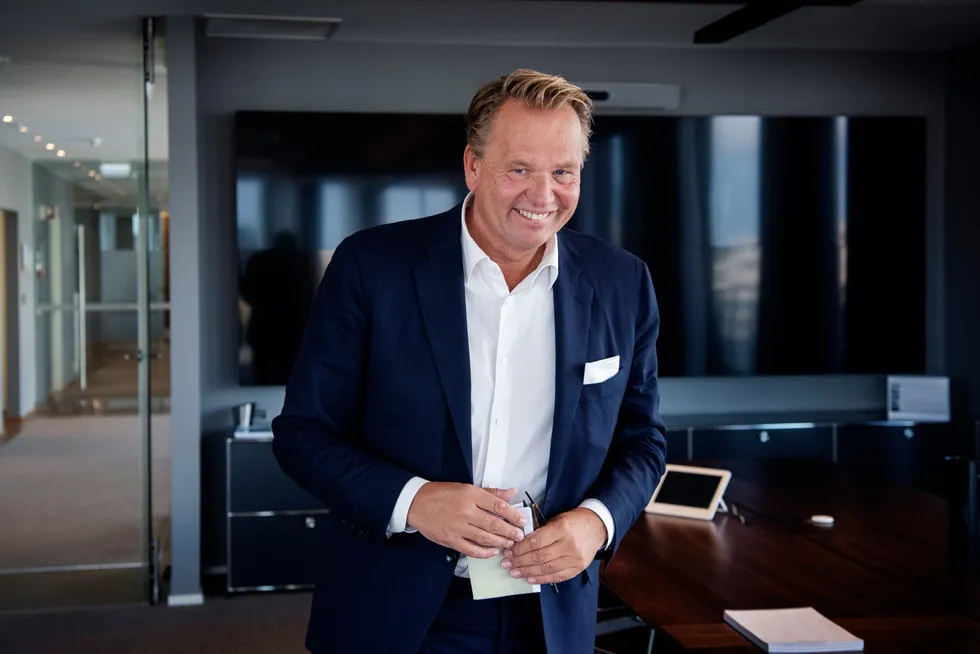 Ole Ertvaag, toppsjef i Hitecvision, kan le hele veien til banken. I fjor tjente han over én milliard kroner. 730 millioner kroner står på bankkonto.