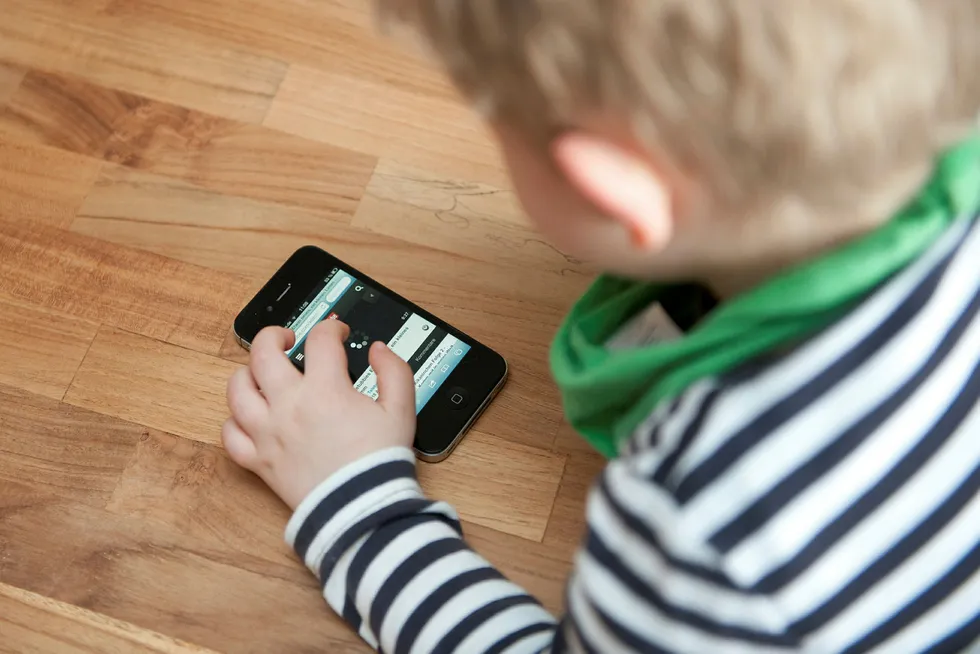 Ny studie viser økt hyppighet av lus hos barn som eier smarttelefon eller nettbrett. Foto: Jan Haas / NTB scanpix