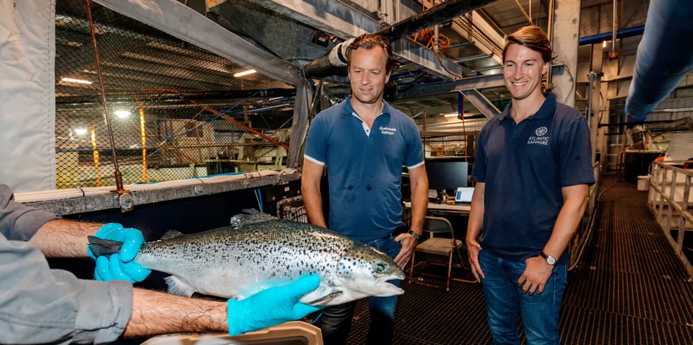 Toppsjef Johan E. Andreassen (t.v.) og finansdirektør Karl Øystein Øyehaug oppdaterte tirsdag kveld markedet på utviklingen i september. – Vi vil ikke kjøre toget inn i en fjellvegg hvor vi må hente kapital, sa Andreassen.