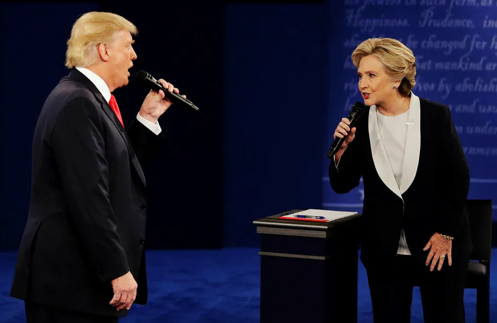 Donald Trump og Hillary Clinton under president debatten på Washington University. Foto: John Locher/Ap/NTB Scanpix