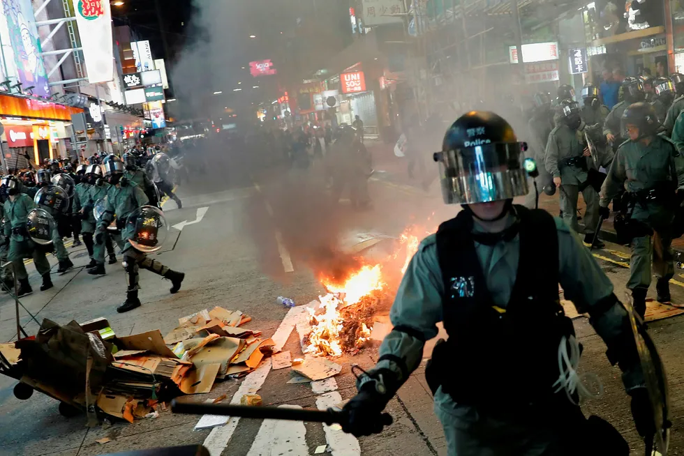 Opprørspoliti og demonstranter i Hongkong har de siste månedene barket sammen jevnlig.