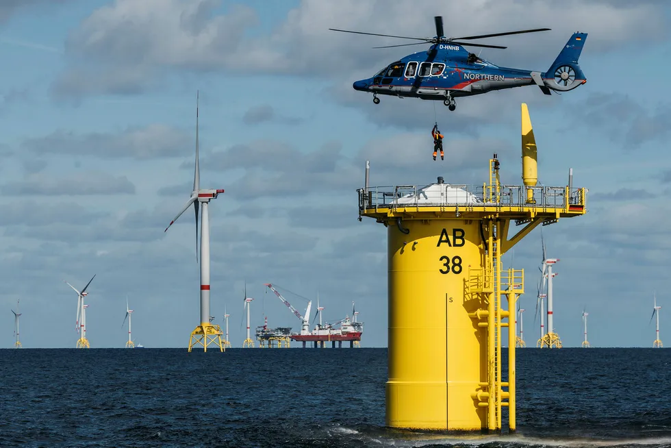 Den tyske energigiganten E.on bestemte seg for å reindyrke E.on som eit grønt energiselskap, mens kol og gass vart skilt ut. Equinor samarbeidde med E.on om Arkona-vindparken i Østersjøen i 2018.