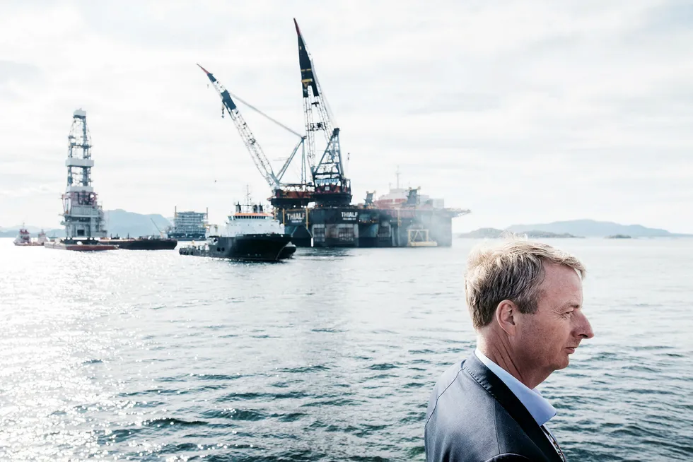 Olje- og energiminister Terje Søviknes er åpen for å forhandle med Ap om konsekvensutredning av oljeboring i Lofoten dersom regjeringssamtalene med Venstre strander. Foto: Tommy Ellingsen