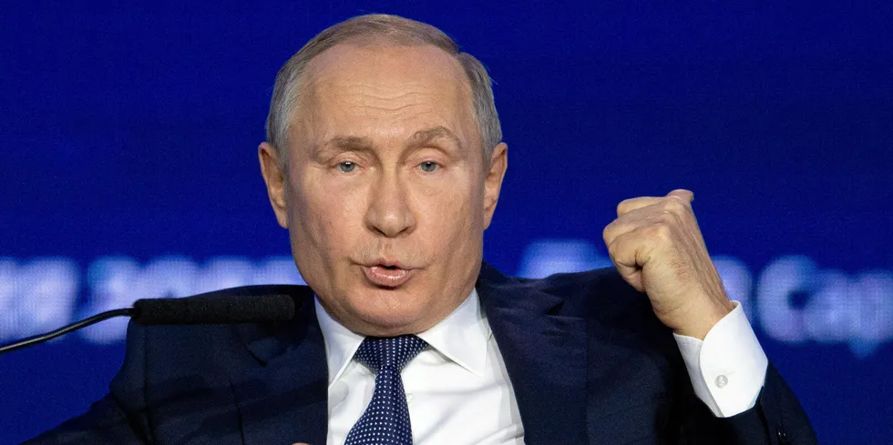 Vladimir Putins Russland forhandler denne uken om torsken med Norge. Det er enorme verdier de to landene nå skal fordele seg i mellom, og det store spørsmålet er om russerne vil forhandle som normalt, eller ikke.