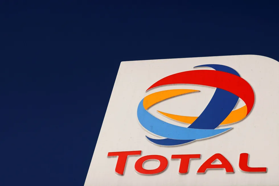 Franske Total skal evakuere sine ansatte fra selskapets gassprosjekt i Mosambik på grunn av islamistopprør.