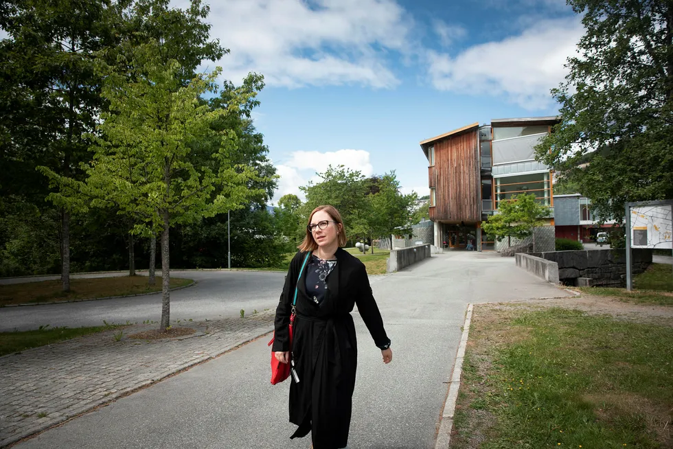 Audhild Gregoriusdotter Rotevatn har vært journalist og redaktør. Nå er hun dekan ved Høgskulen i Volda. Bildet er tatt i juni 2018.
