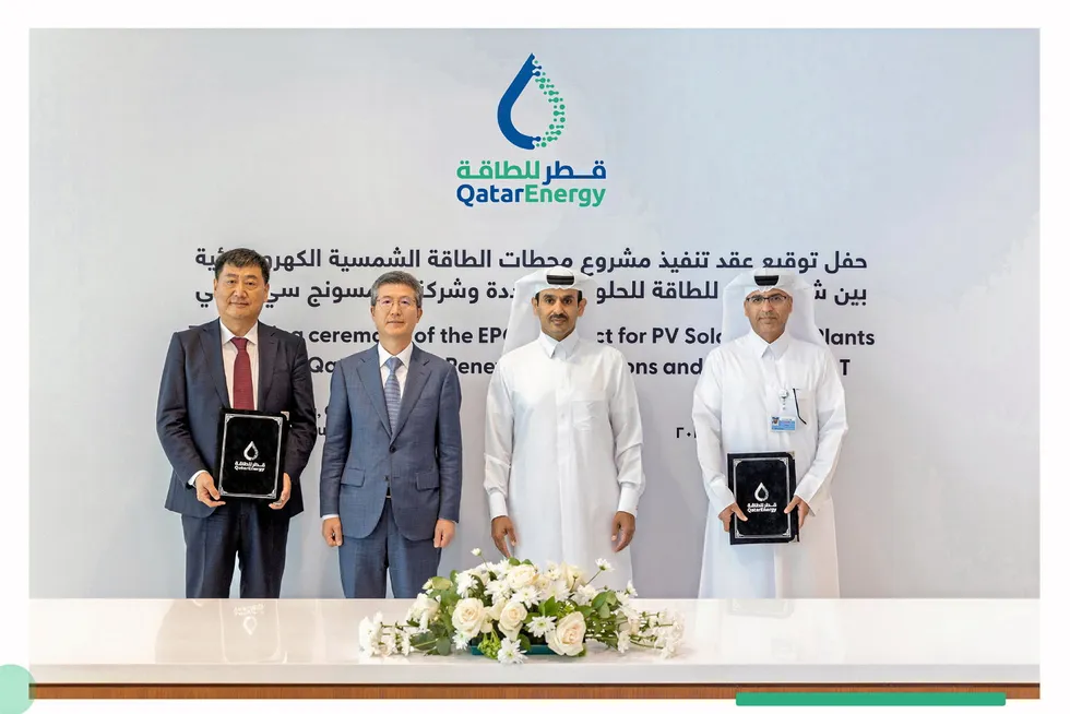 Energy transition: QatarEnergy at signing of EPC contracts for mega solar power projects with Samsung C&T.