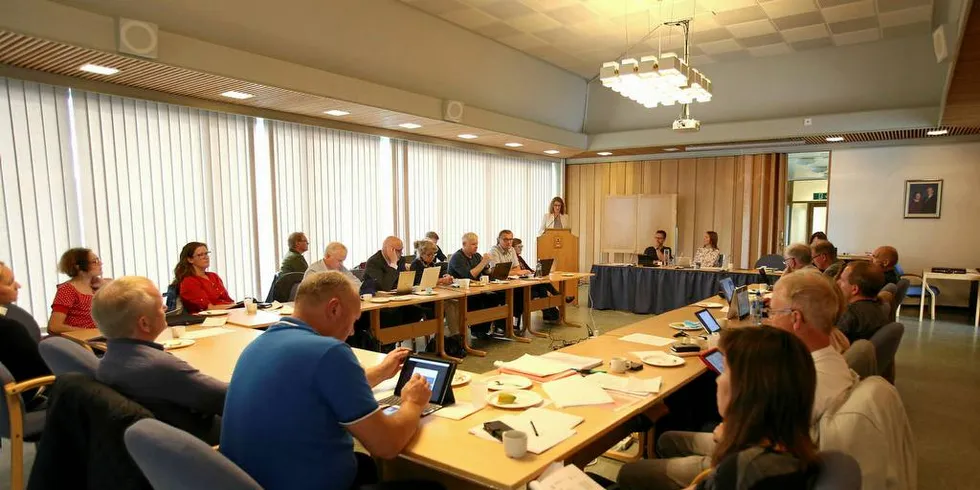 OLJE-NEI: Kommunestyret i Øksnes i Vesterålen vedtok tirsdag en uttalelse mot konsekvensutredning av havområdene utenfor Lofoten, Vesterålen og Senja. Foto: Silje Helene Nilsen