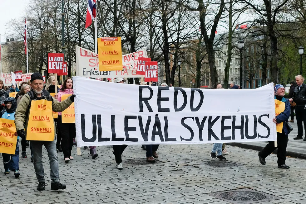 Mange frykter at Ullevål sykehus vil bli lagt ned. Her fra demonstrasjonstog i Oslo 1. mai i fjor.