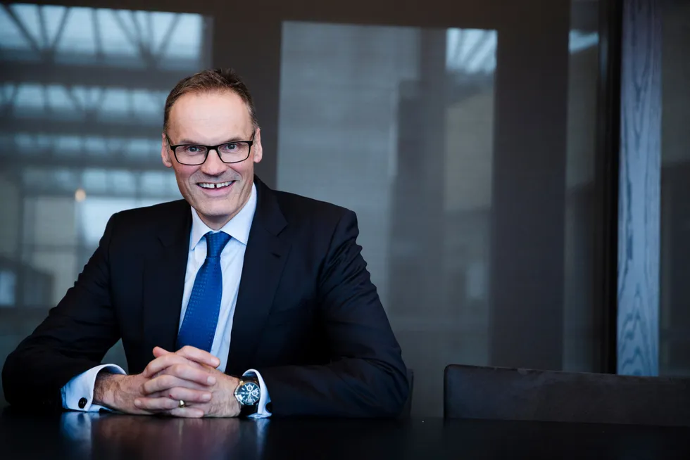 Styreleder Klaus-Anders Nysteen i Norwegian Finans Holding og Bank Norwegian mener budet fra svenske Nordax ikke vil bli godkjent av myndighetene som det er i dag.