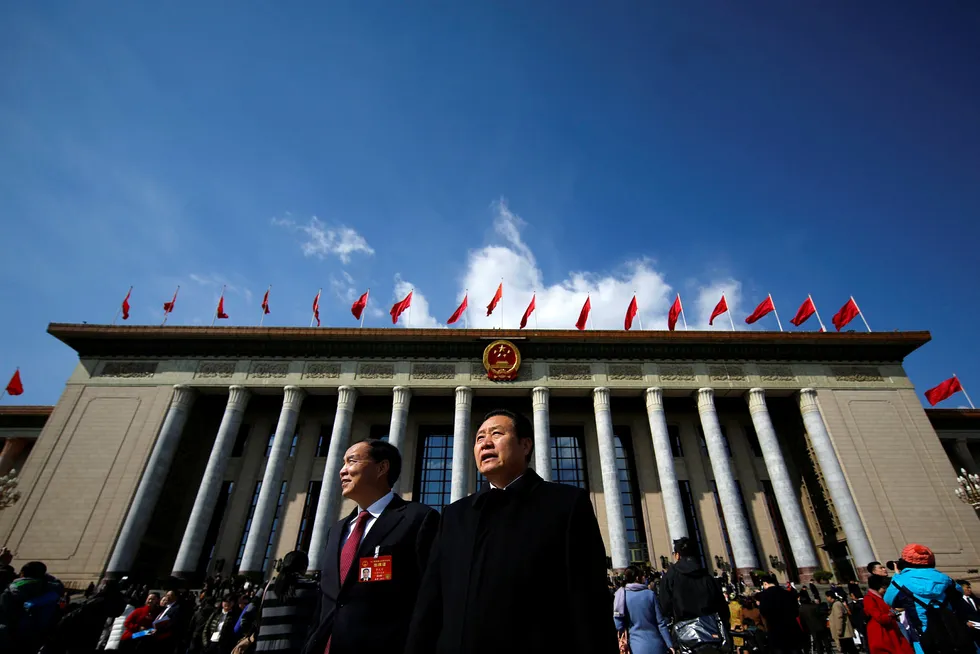 Det er innført restriksjoner på tungindustrien og trafikken rundt Beijing i forbindelse med at Folkekongressen møtes. Resultatet er blå himmel og minimalt med forurensning. Foto: Andy Wong/AP/NTB Scanpix