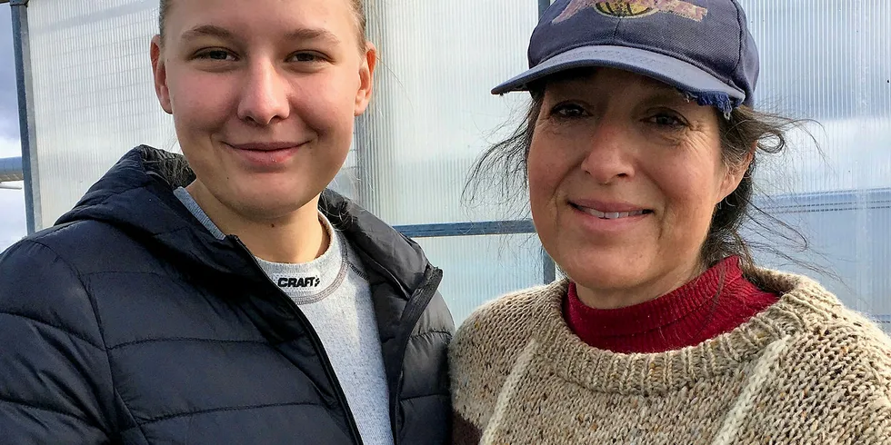 MENTOR: Oda Sofie Torseth Blengsli sammen med mentor og manager Cindy O`Brien på Connemara Abalone. Oppdrettsselskapet som produserer abalone (øresnegler) er en av tre bedrifter Oda henter erfaringer fra under sitt opphold i Irland.