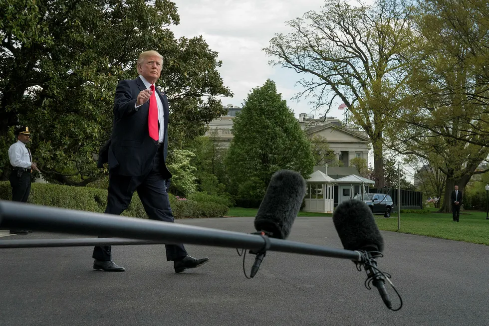 WASHINGTON, DC - APRIL 28: President Donald Trump walks towards Marine One on the South Lawn of the White House on April 28, 2018 in Washington D.C. The President is on his way to host the Make America Great Again Rally in Michigan. (Photo by Ken Cedeno-Pool/Getty Images) --- Foto: Pool/Getty Images