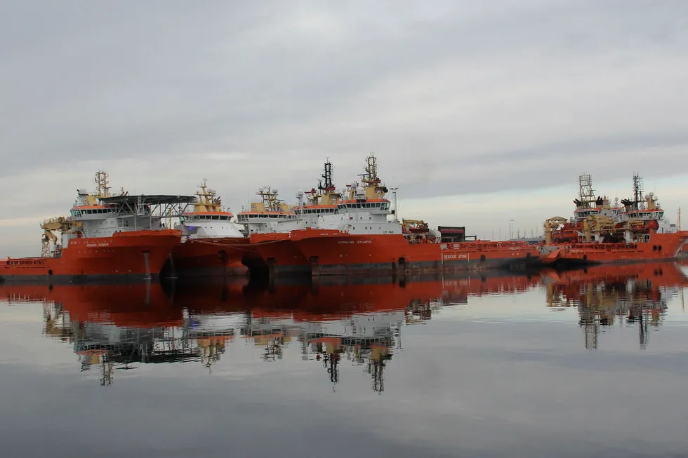 Skip fra Solstad Offshore i opplag ved rederiets base på Husøy i Karmøy. Foto: Foto: Tor Inge Vormedal