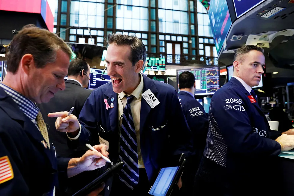 Traderne ved børsen i New York har kunnet glede seg over en kraftig opptur både for verdensøkonomien og de globale børsene de siste årene. Foto: Brendan McDermid/Reuters/NTB Scanpix