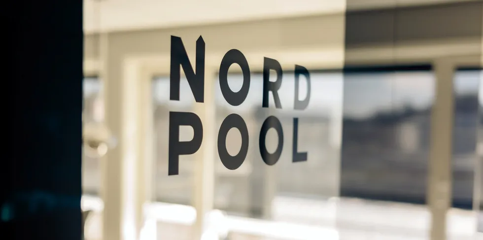 Nord Pool har eksklusiv tilgang til Englandskabelen. Det kan være brudd på EØS-avtalen. Dette er imidlertid snakk om anklager mot den norske stat, og ikke mot Nord Pool.