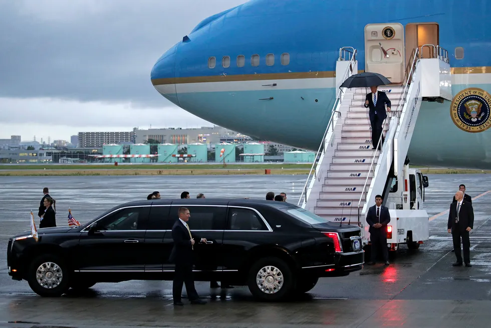 President Donald Trump ankommer Osaka International Airport for å delta på G20-møte i helgen.