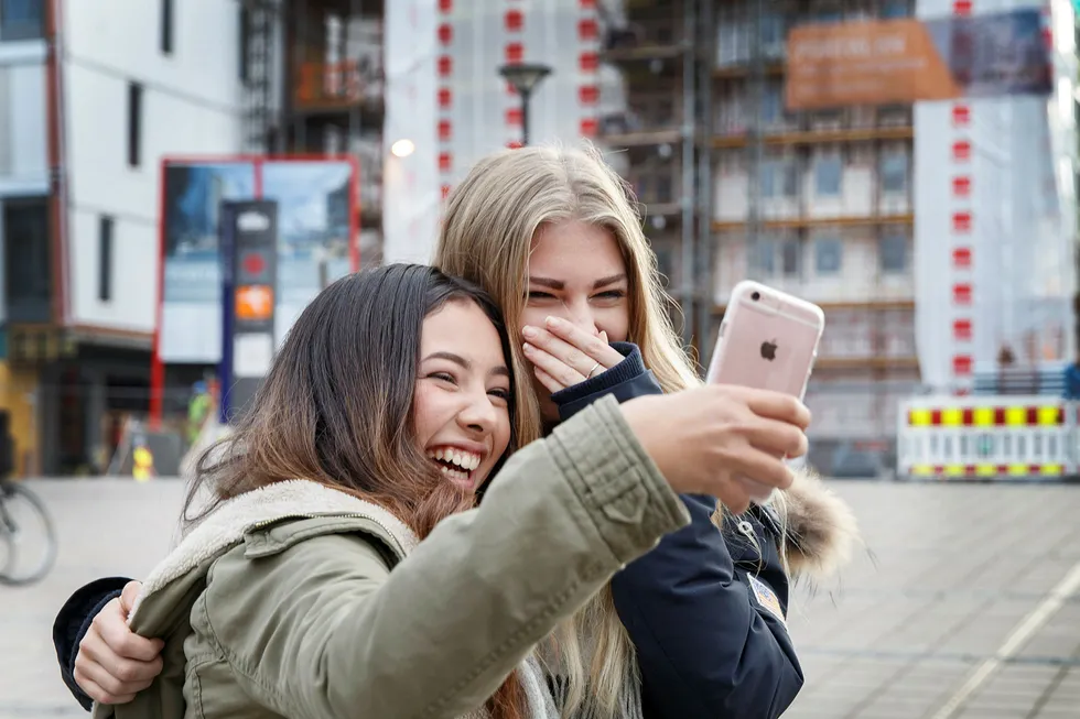 Norge er ett av to land i Europa som fremdeles kun har to landsdekkende mobilnett og som ikke har tilstrekkelig konkurranse i mobilmarkedet, skriver artikkelforfatteren. Foto: Gorm Kallestad/NTB Scanpix