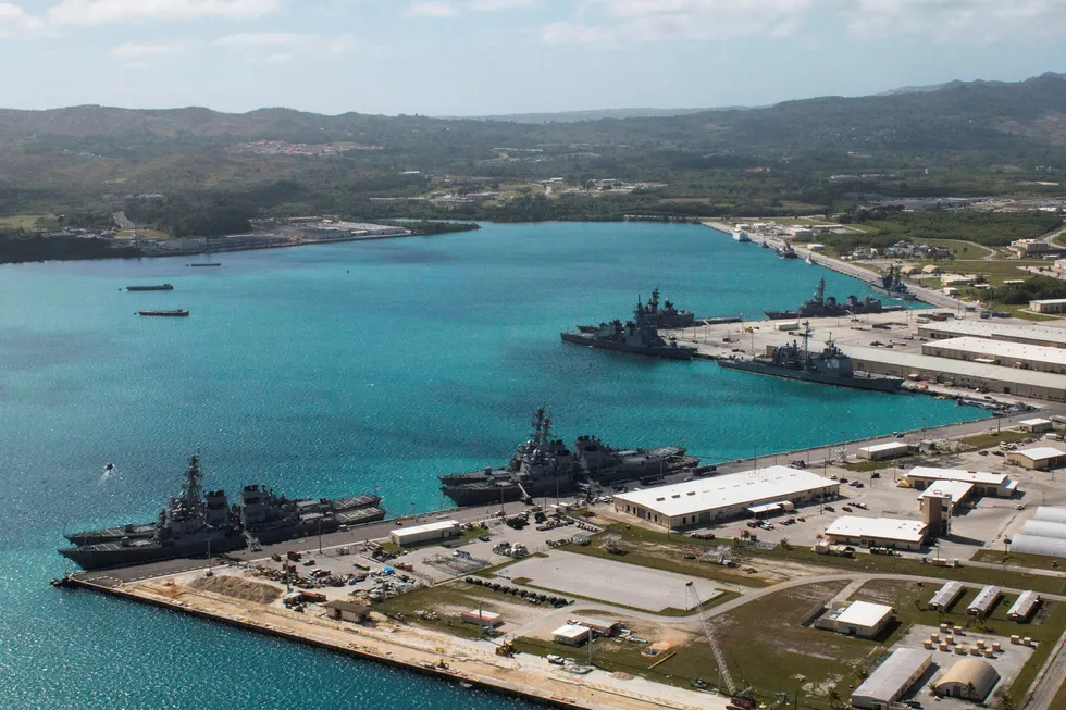 Nato-fartøy i havnen Apra på Guam. Foto: Handout/File Photo via REUTERS/NTB scanpix