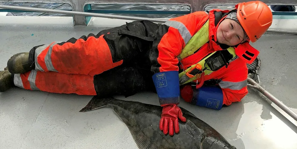 Sofie Urbrott Svendsen på jobb på anlegget Olderfjord i Hammerfest kommune.