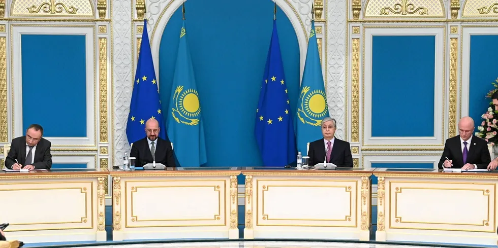 Svevind CEO Wolfgang Kropp, far left, and Kazakh first deputy prime minister Roman Skylar, far right, sign the agreement at the presidential palace in Astana.