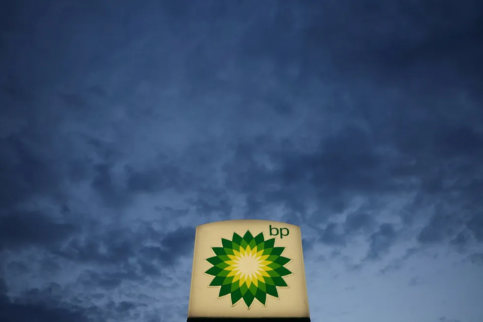 BP melder om milliardresultat etter et kvartal med høye råvarepriser.