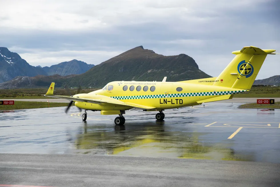 Lofoten 20180614.Ambulansefly på Leknes flyplass i Lofoten