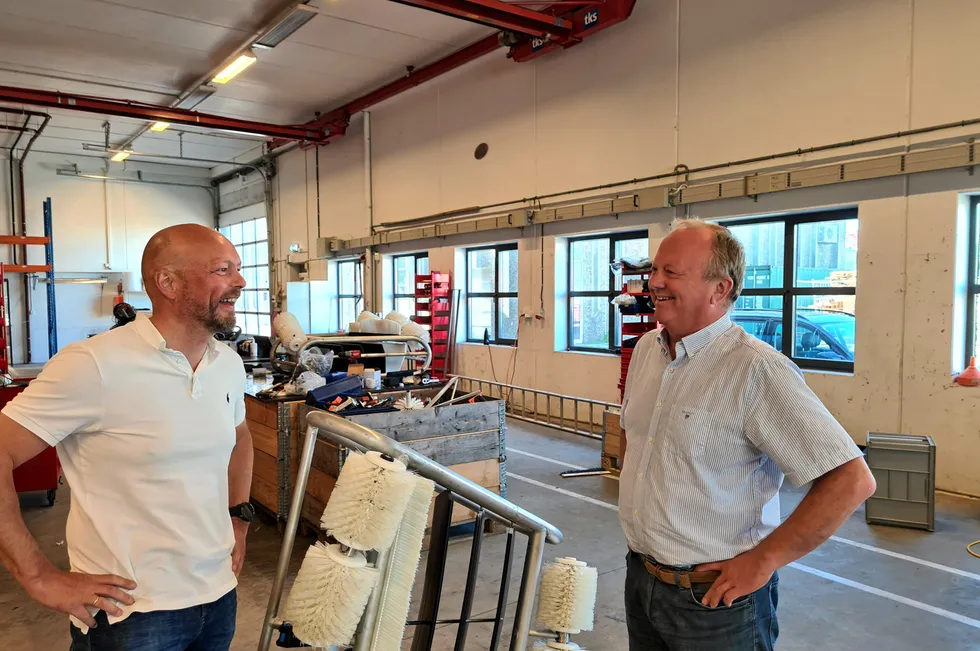 Får nye medeiere: Salgssjef Stig Martin Bø (til venstre) og daglig leder Knut Molaug i Aqua Robotics.
