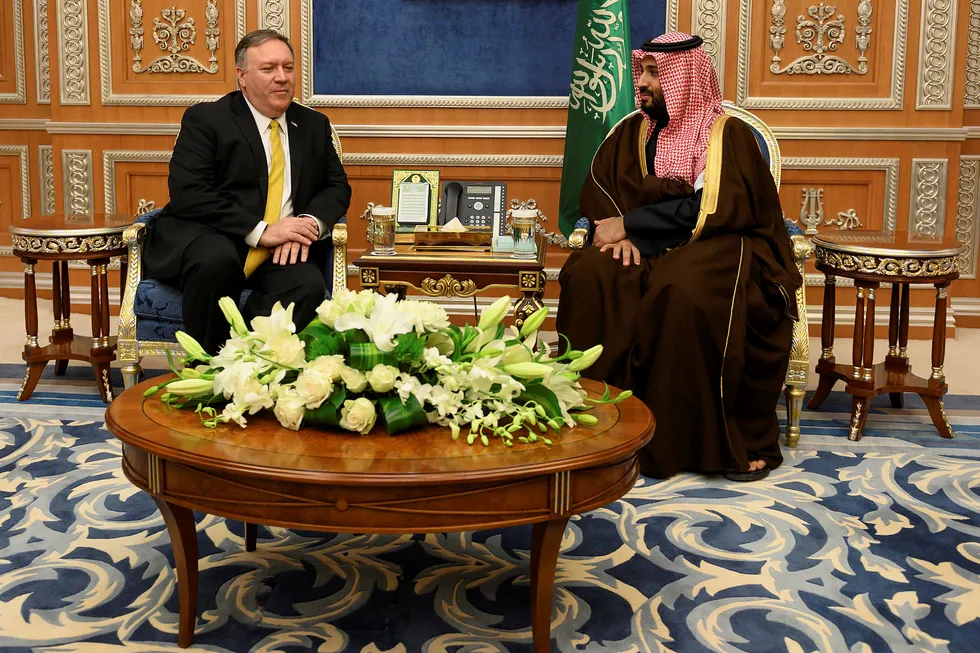 USAs utenriksminister Mike Pompeo ber Saudi-Arabias leder Mohammed bin Salman få slutt på krigen i Jemen.