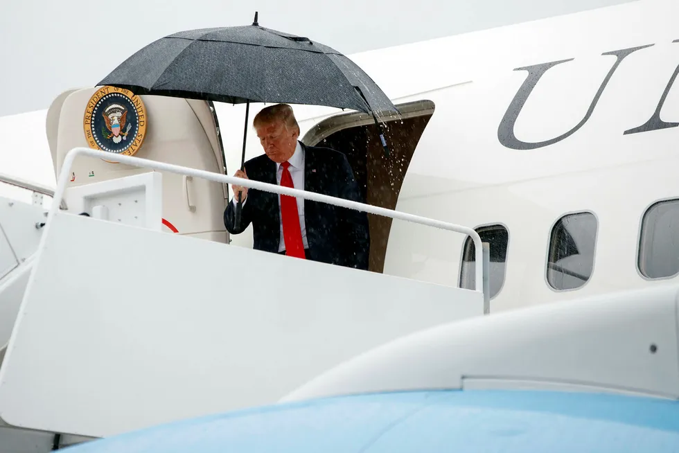 Det har stormet rundt USAs president Donald Trump så langt i høst. Nå tar presidenten sommerferie. Her fra Andrews Air Force Base før månedsskiftet. Foto: Evan Vucci/AP/NTB Scanpix