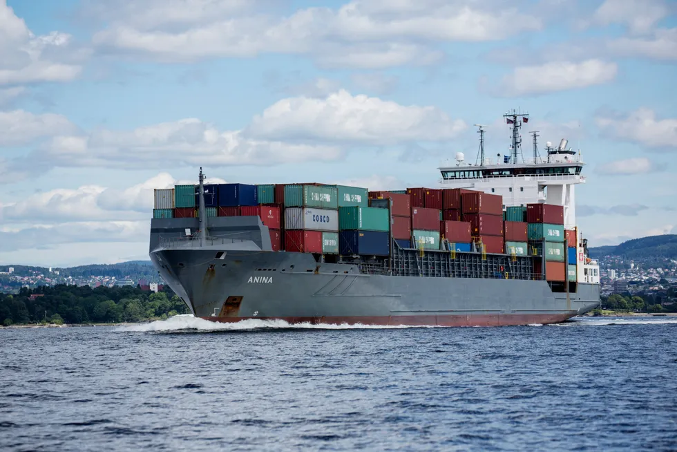 Rederiet MPC Container Ships har steget over 300 prosent på børs hittil i år. Avbildet er et containerskip på vei ut Oslofjorden.