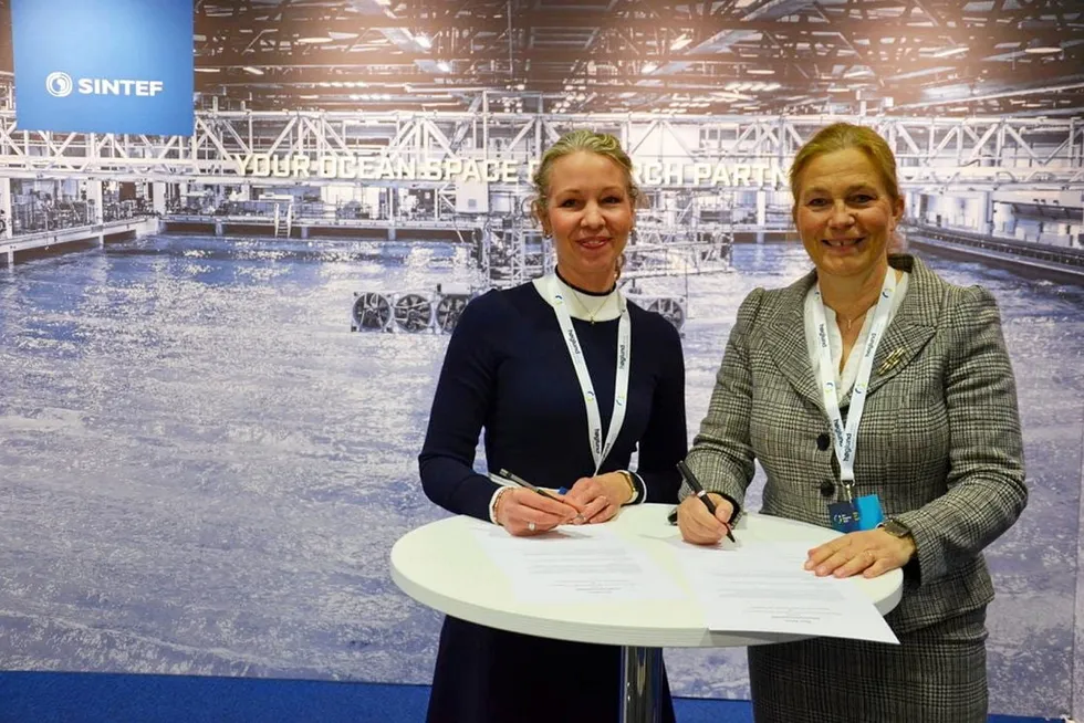 Administrerende direktør i Hurtigruten Norge, Hedda Felin (t.v.), og Alexandra Bech Gjørv, konsernsjef i SINTEF.
