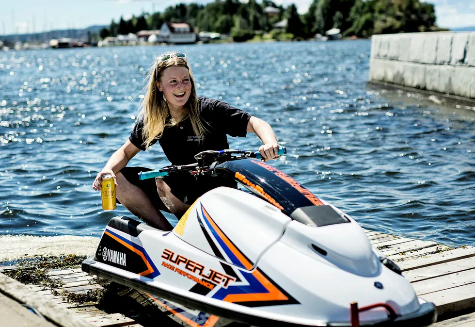 Europamester i vannscooterkjøring, Christine Tybring-Torsk, sier hun ser veldig mye rar kjøring på sjøen. Men hun er likevel ikke begeistret for forslaget om et eget sertifikat for å kjøre fort.