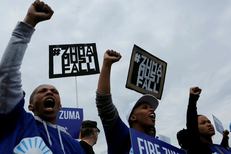 Presset mot president Jacob Zuma øker i Sør-Afrika.