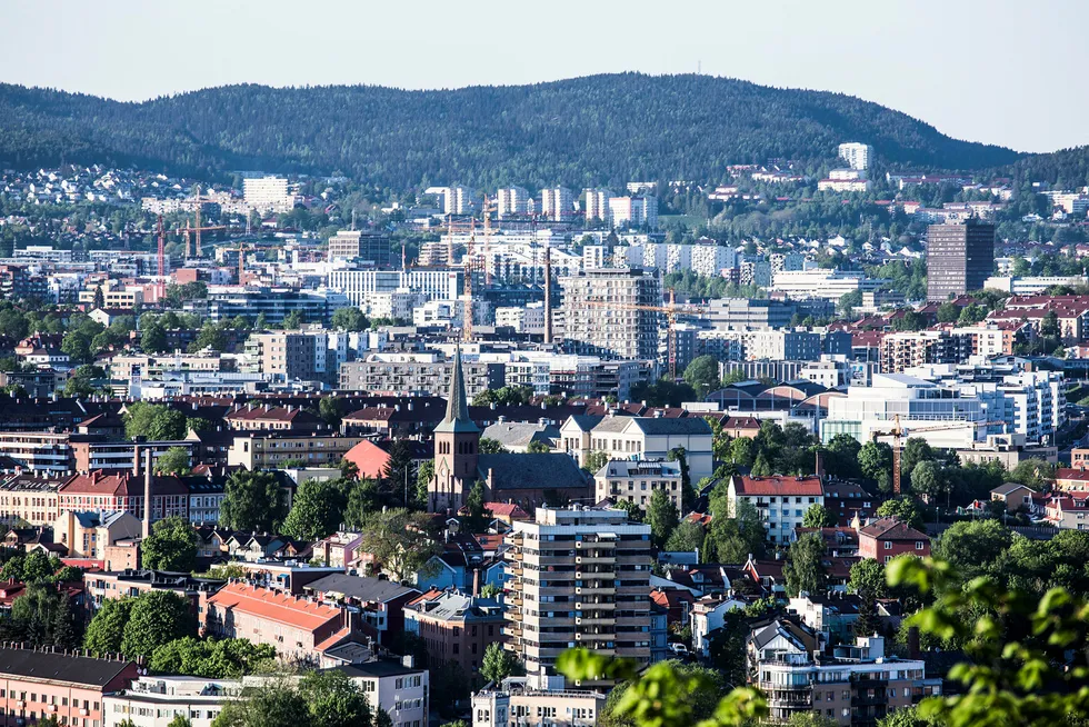 Til tross for svakere utvikling i boligprisene, har norske husholdningers gjeld fortsatt å øke.