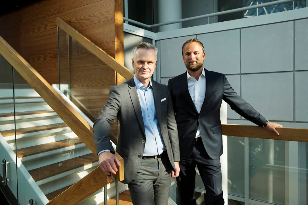 Jonas Ström (til venstre) er administrerende direktør og leder meglerhuset ABG Sundal Collier. Til høyre er finansdirektør Geir B. Olsen.