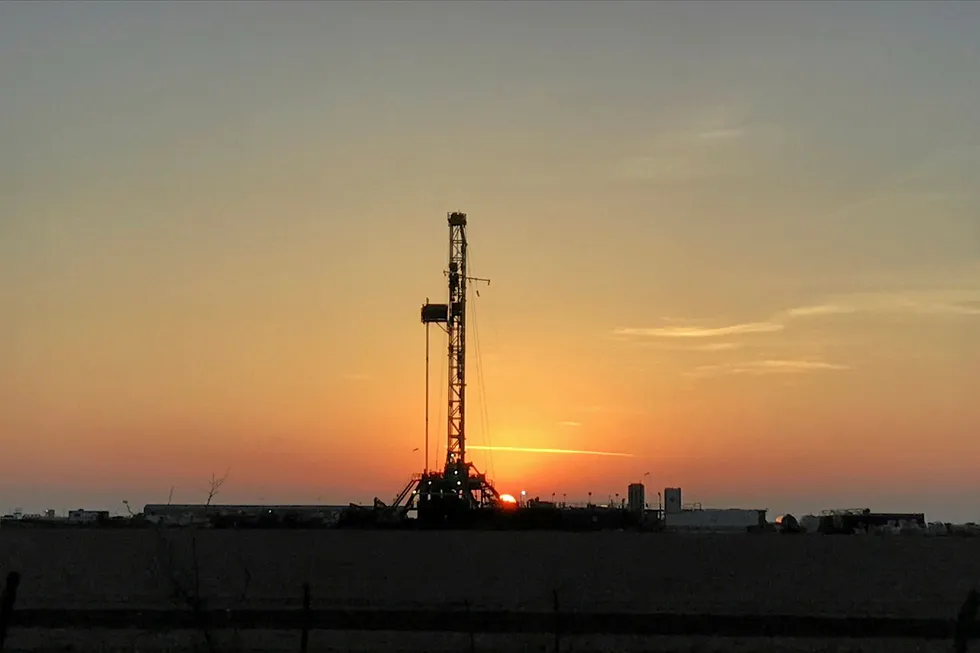 Options: a rig in the Permian basin near Midland, Texas, in the US