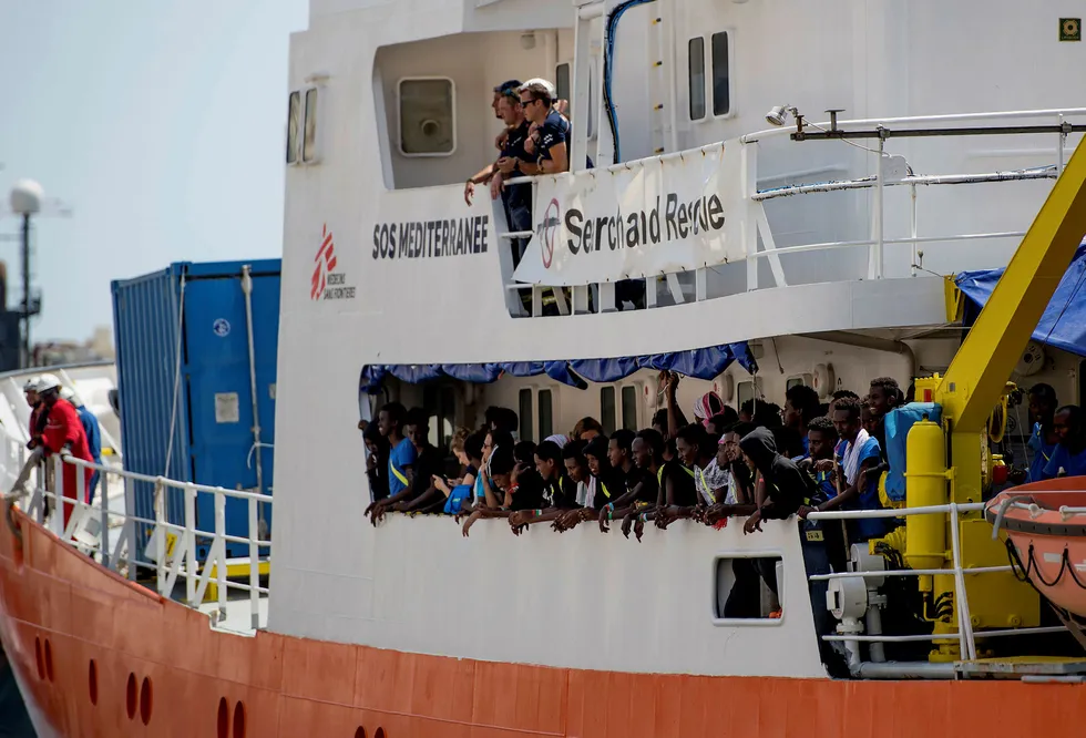 Redningsskipet Aquarius ankommer havnen på Malta, 15. august. Om bord er 141 migranter.