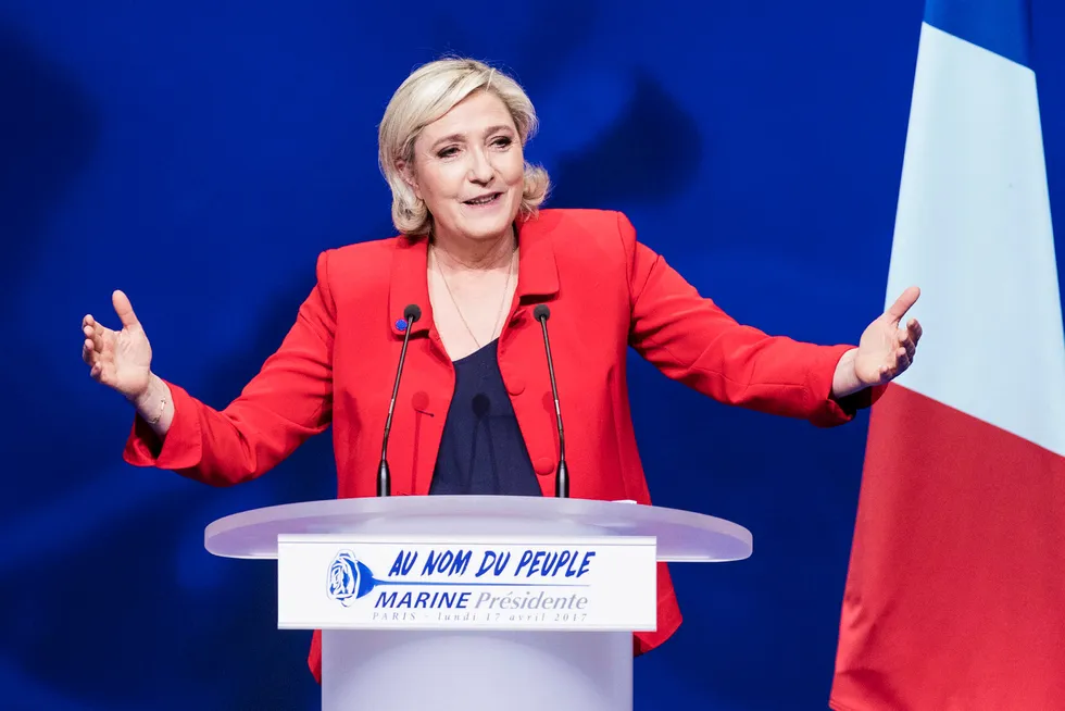 Marine Le Pen under et valgkampmøte i Paris tidligere denne måneden. Foto: AP / NTB Scanpix