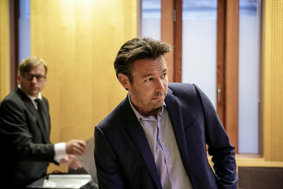 Gunnar Ryan Wiik før rettssaken mot WR Entertainment. Bak til venstre – advokat Ole Tokvam. Foto: Nicklas Knudsen