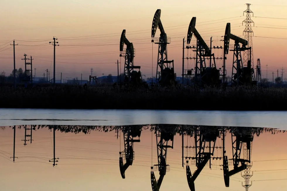 Oil low: EIA reports drop of 4.1 million barrel in US crude inventories