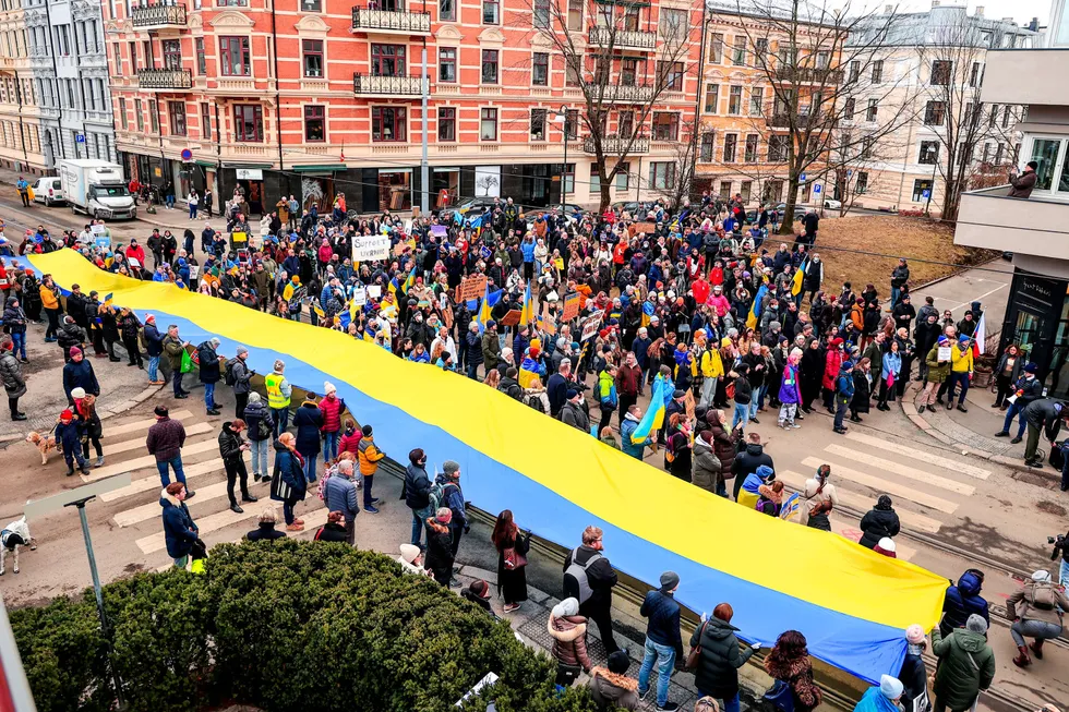 Markering til støtte for Ukraina ved den russiske ambassaden i Oslo sist lørdag.